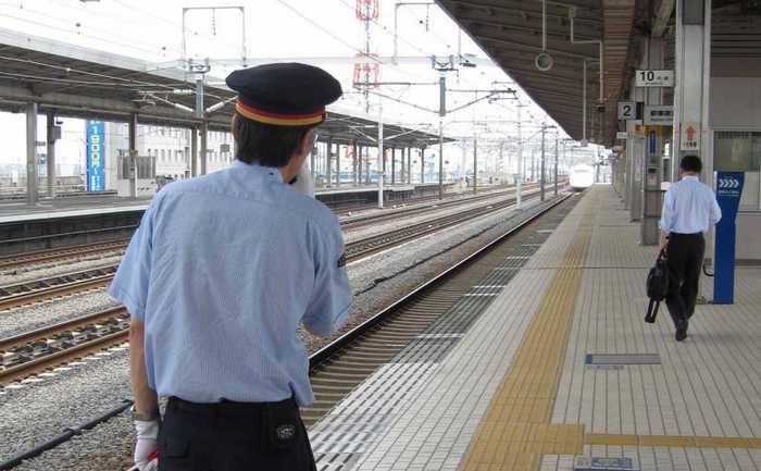 Marah Karena Dibangunkan, Seorang Polisi Ditangkap Karena Menyerang 2 Petugas Stasiun di Jepang
