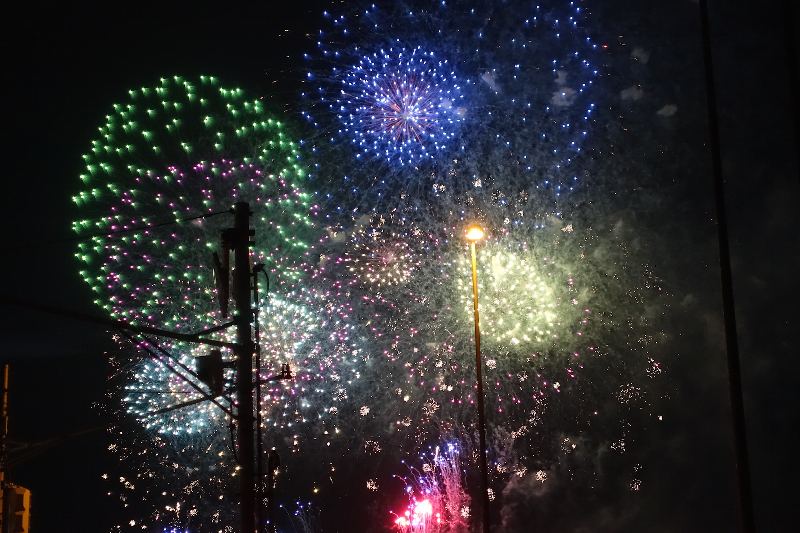 Saksikan Meriahnya 12,000 Kembang Api di Adachi Fireworks Festival