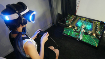 'Hatsune Miku: VR Future Live' Dapatkan Versi Inggris